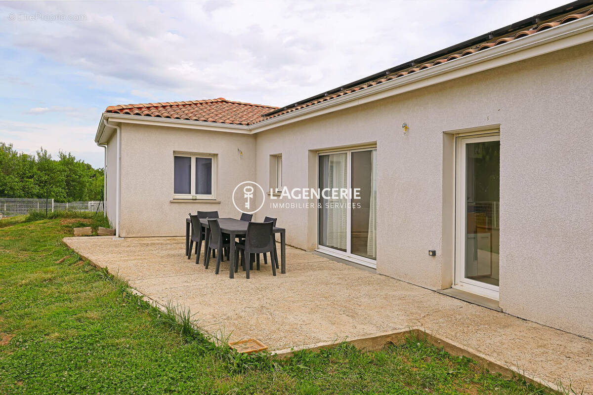Maison à FREJAIROLLES