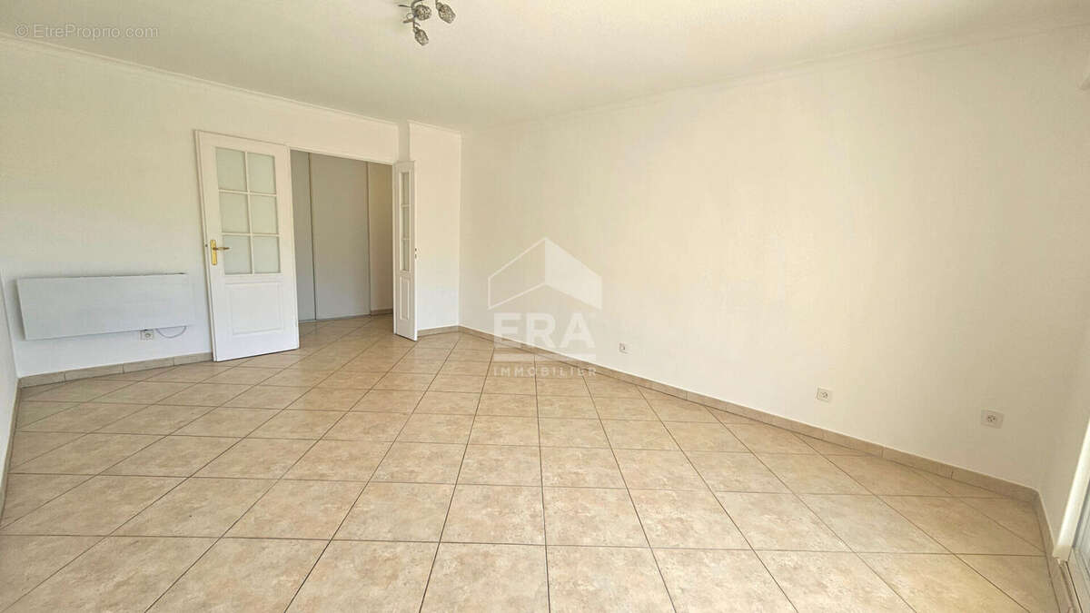 Appartement à SAINT-LAURENT-DU-VAR
