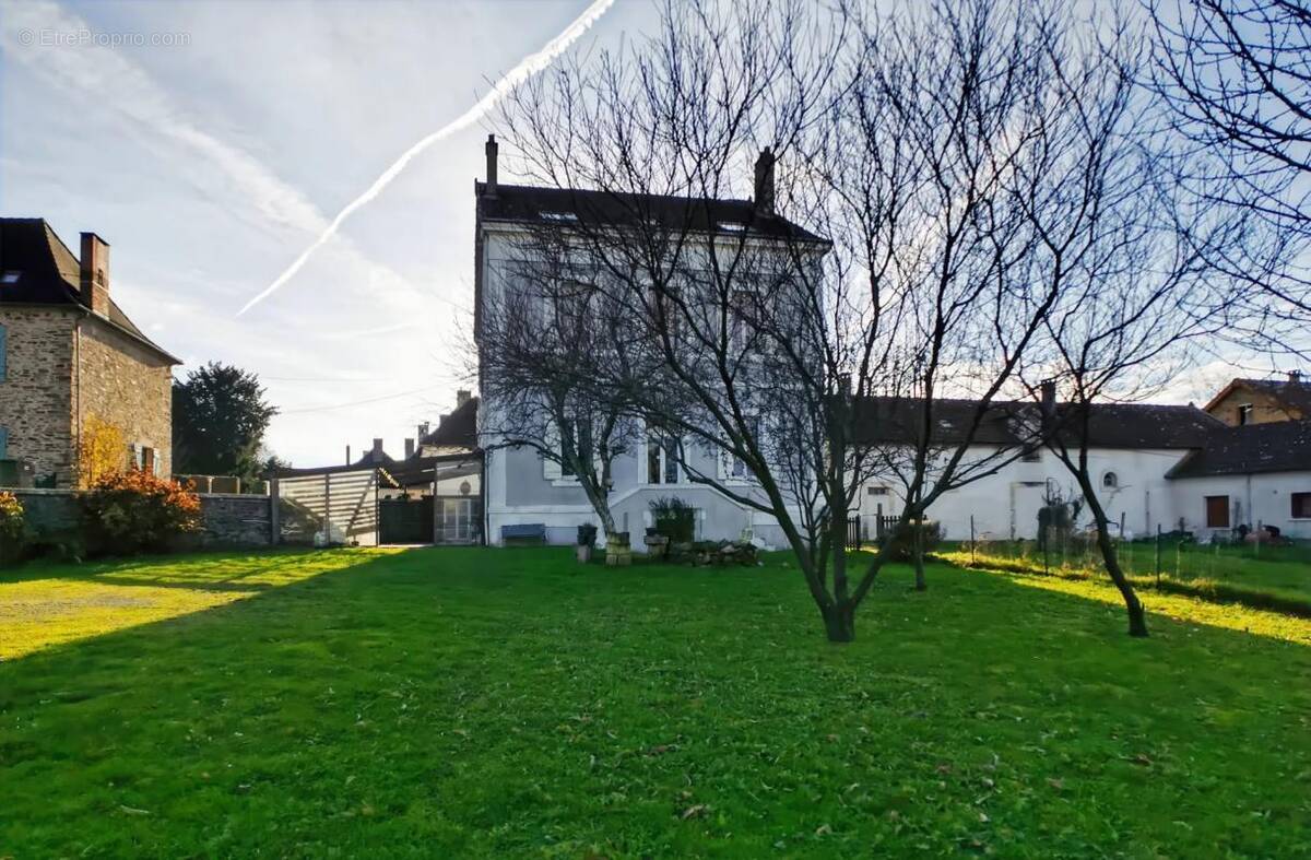 Appartement à SAINT-YRIEIX-LA-PERCHE
