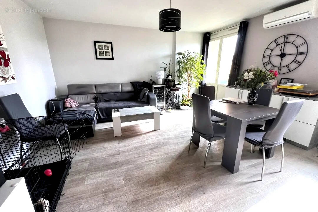 Appartement à NEUVILLE-SUR-SAONE