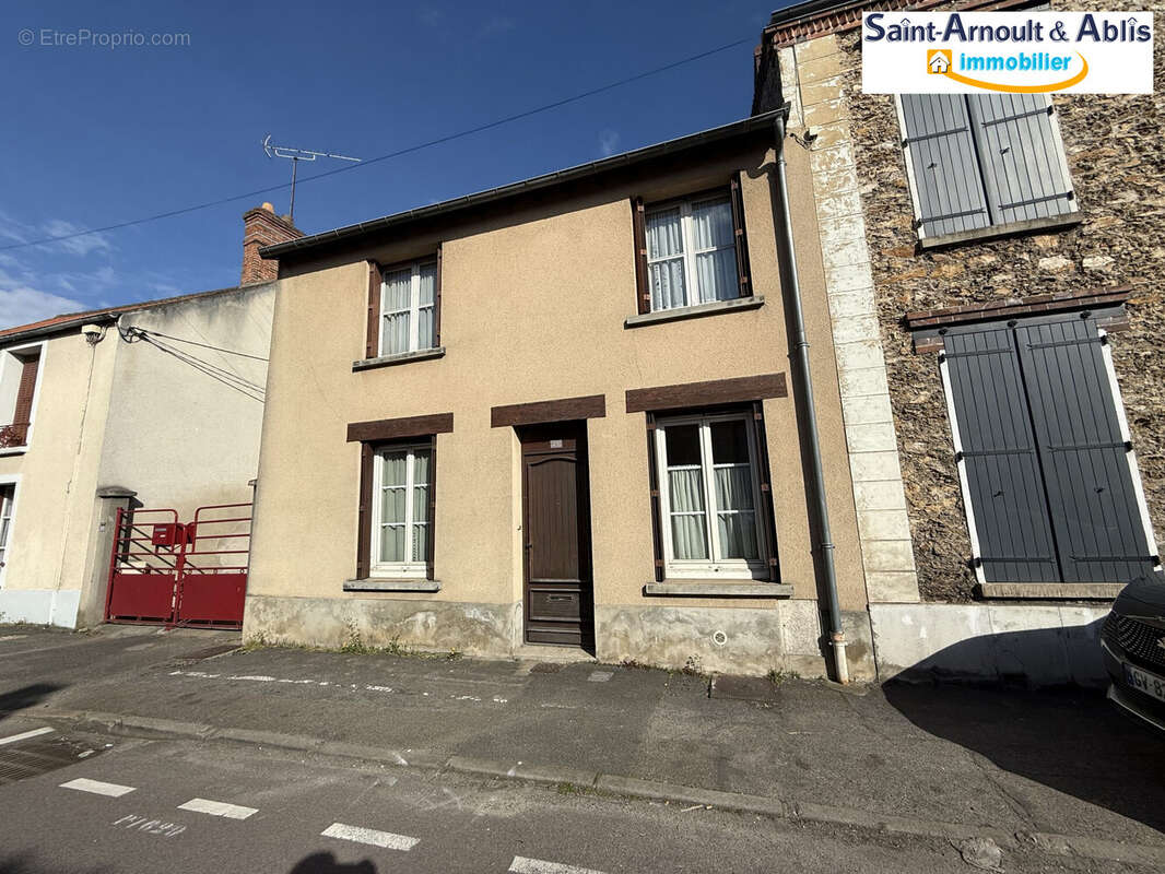 Maison à SAINT-ARNOULT-EN-YVELINES