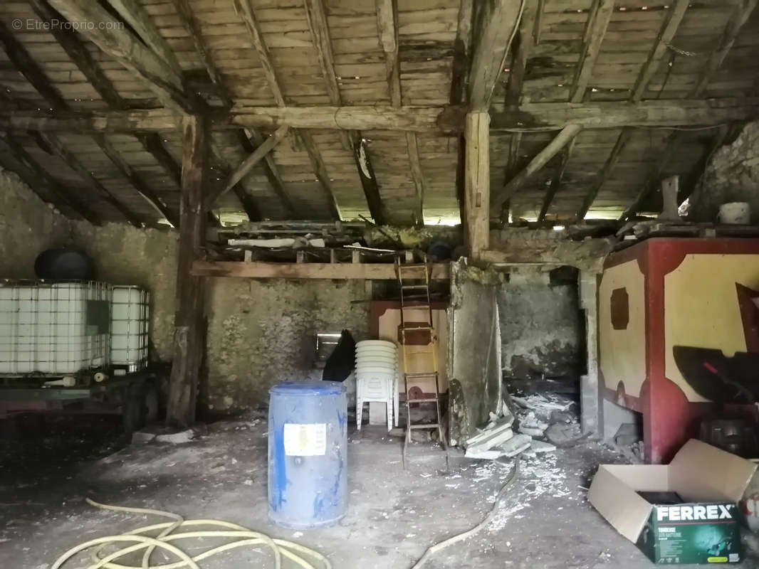 Maison à LUSIGNAC