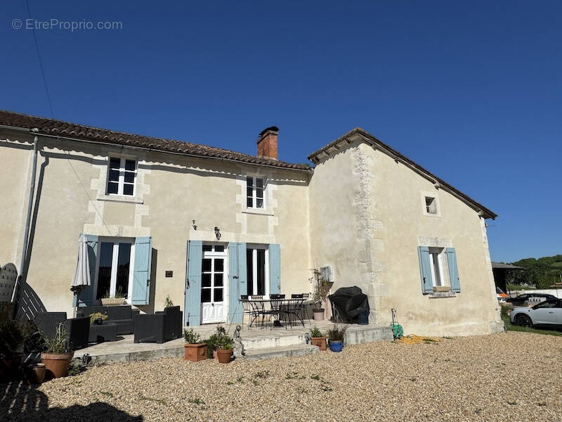 Maison à AUBETERRE-SUR-DRONNE