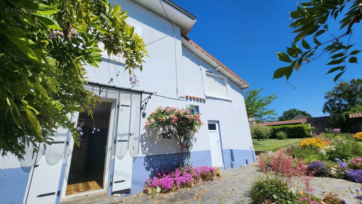 Maison à SAINT-JUNIEN