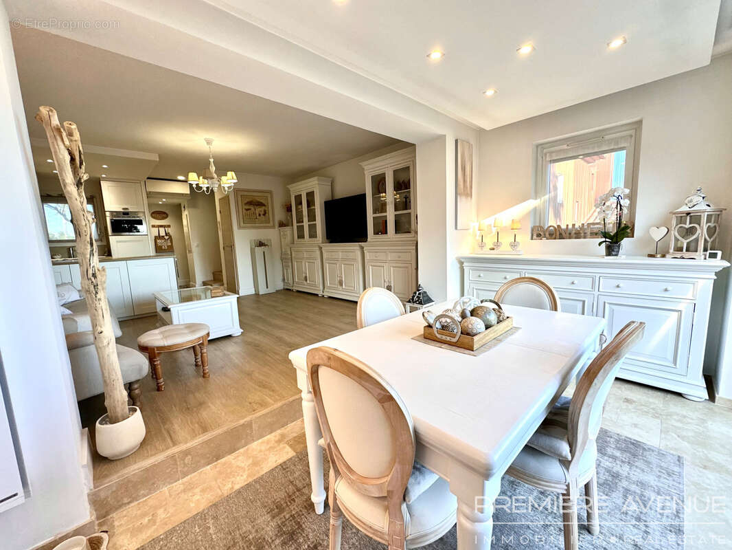 Maison à ROQUEBRUNE-SUR-ARGENS