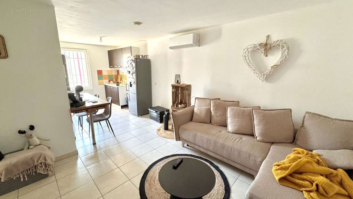 Appartement à ENTRAIGUES-SUR-LA-SORGUE