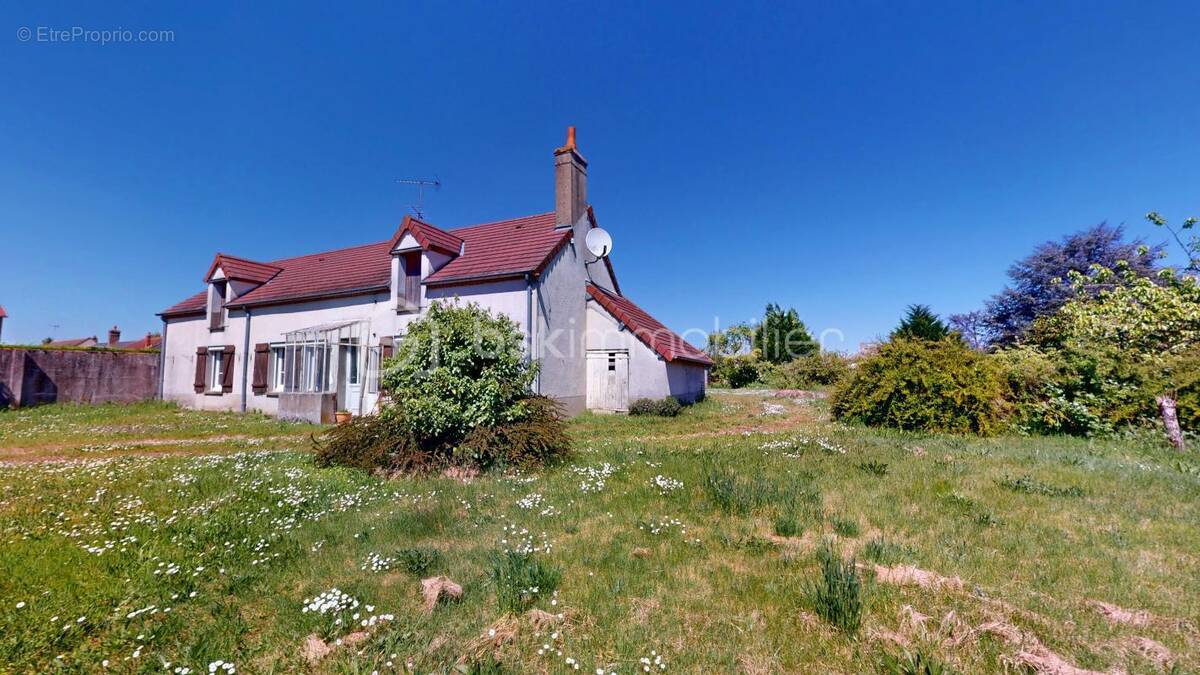 Maison à BELLEGARDE