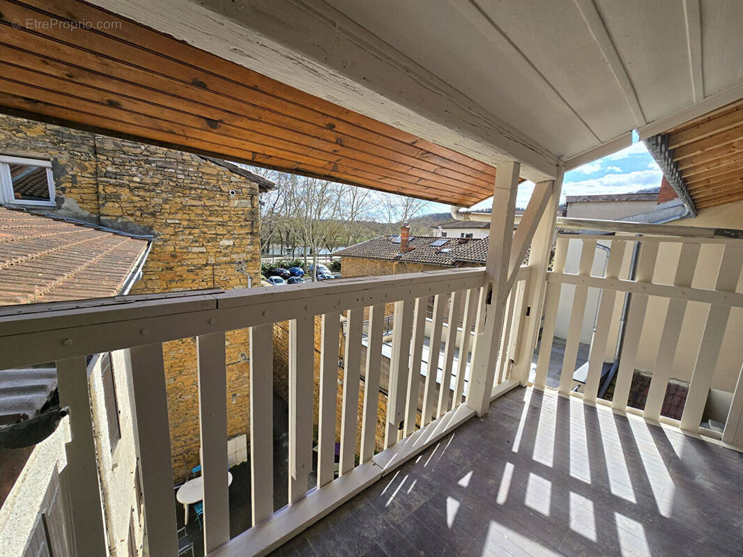 Appartement à COUZON-AU-MONT-D&#039;OR