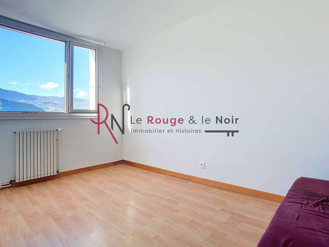 Appartement à LE PONT-DE-CLAIX