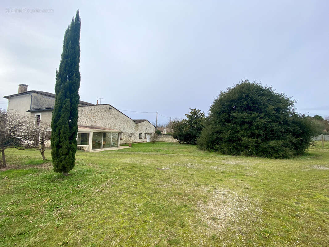 Maison à ILLATS