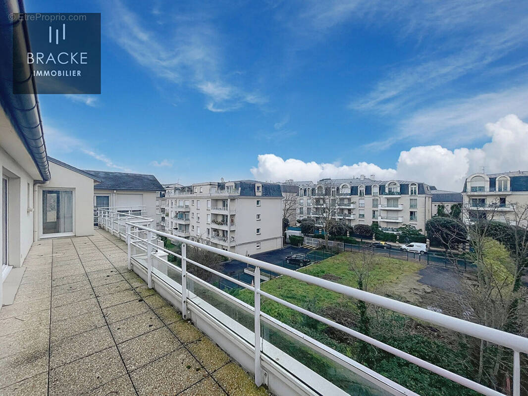 Appartement à LA GARENNE-COLOMBES
