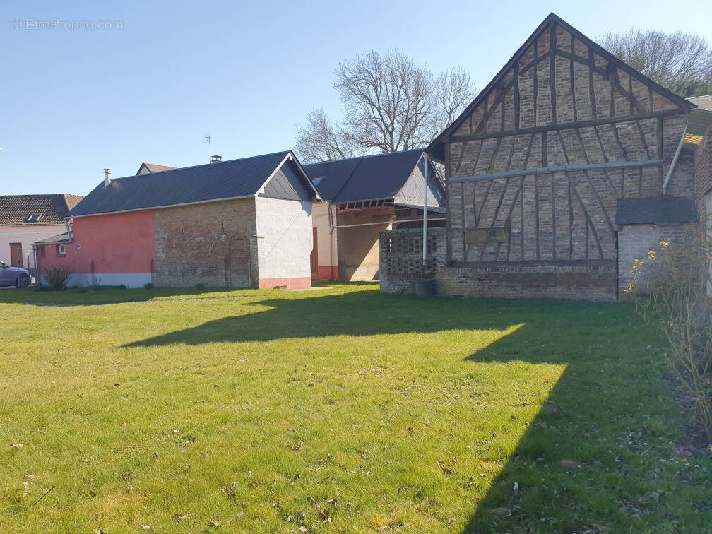 Maison à FEUQUIERES-EN-VIMEU