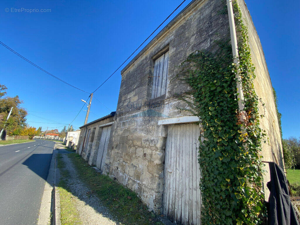 Parking à PAUILLAC
