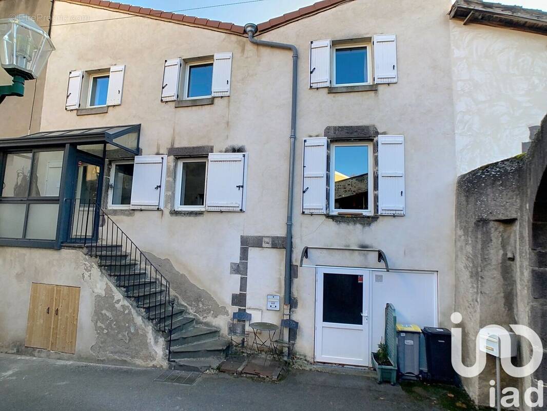 Photo 1 - Maison à PERIGNAT-LES-SARLIEVE