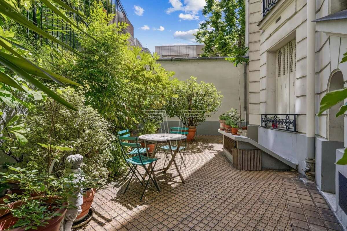 Appartement à PARIS-17E
