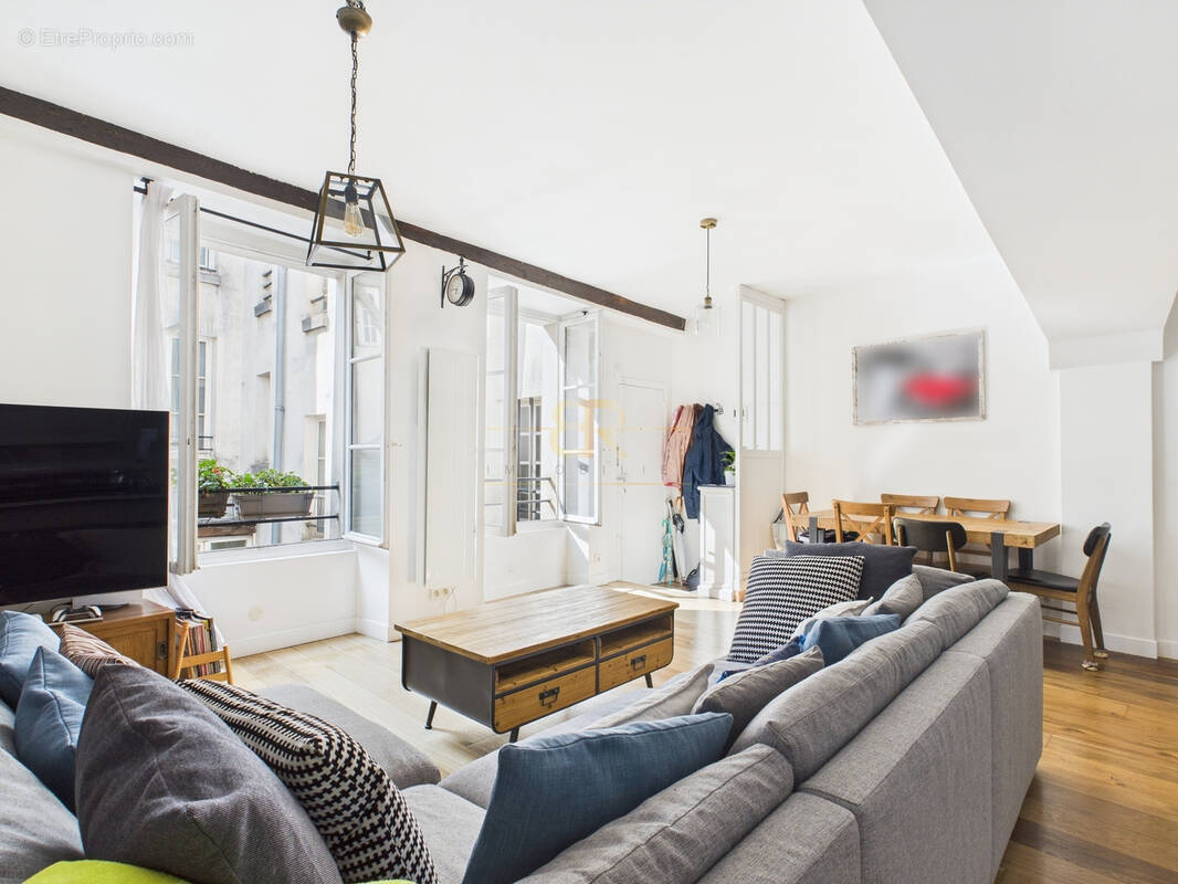 Appartement à PARIS-1E