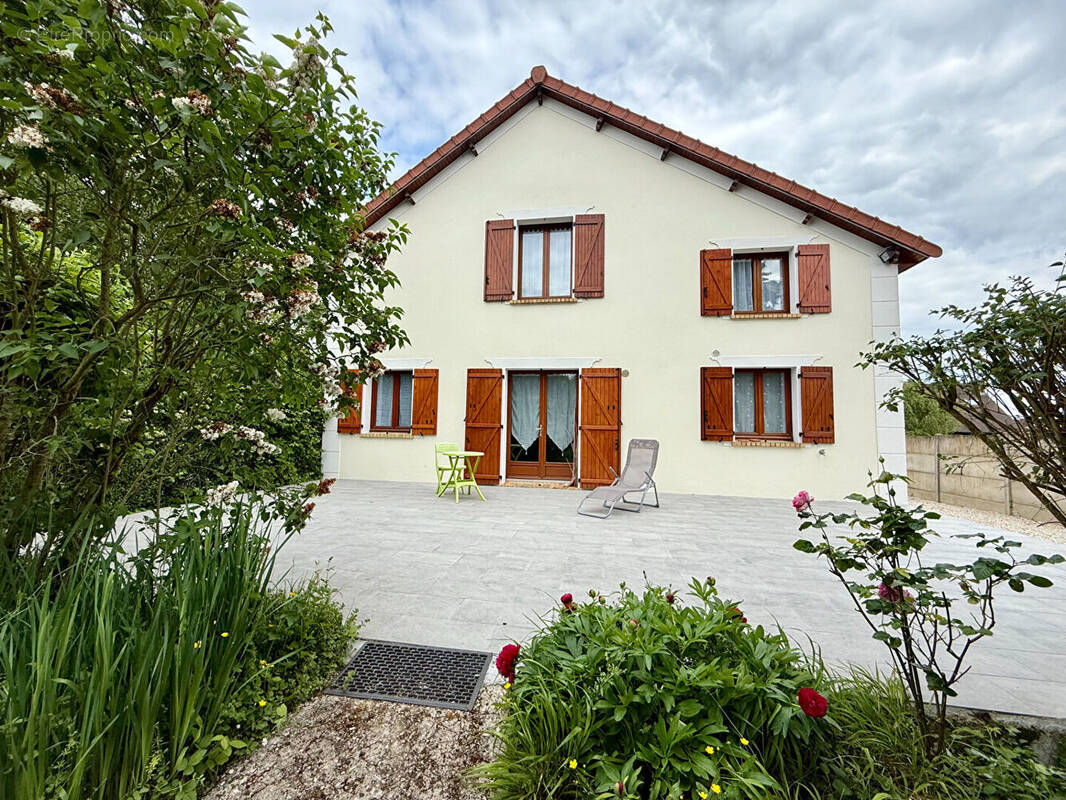 Maison à VARENNES-JARCY