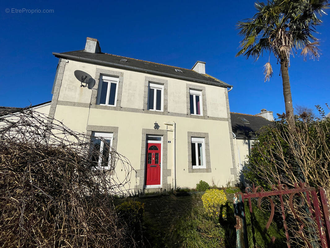 Maison à POULLAOUEN