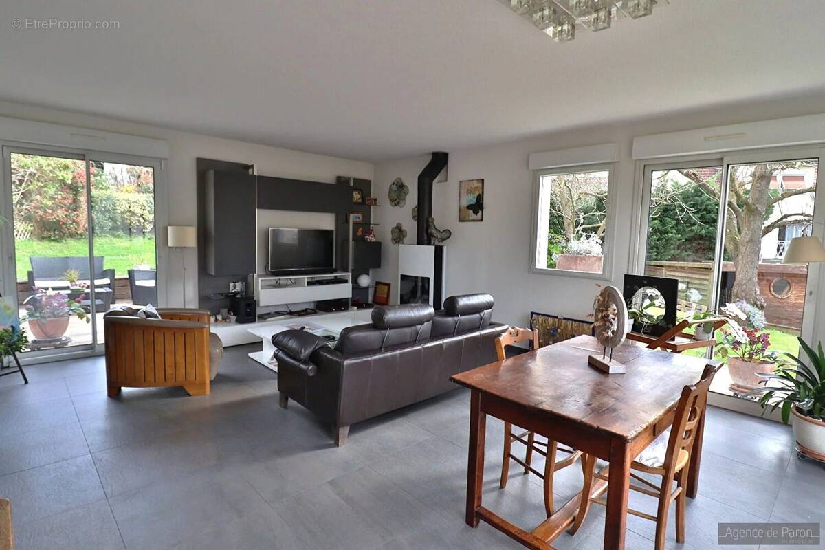 Maison à VERRIERES-LE-BUISSON