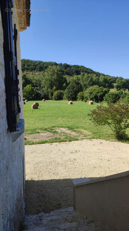 Maison à MONTAIGU-DE-QUERCY