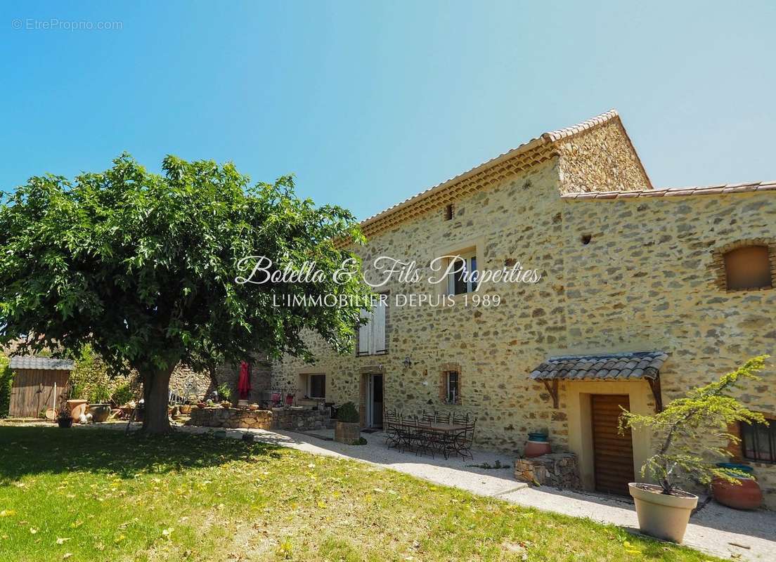 Maison à LAUDUN-L&#039;ARDOISE