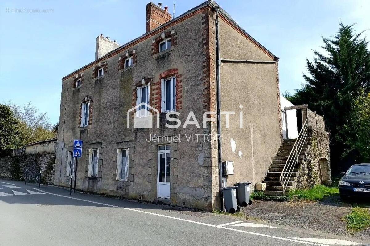 Photo 1 - Maison à SAINT-PIERRE-LA-COUR