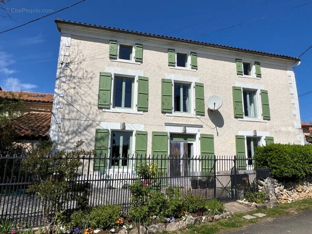 Maison à CELLEFROUIN