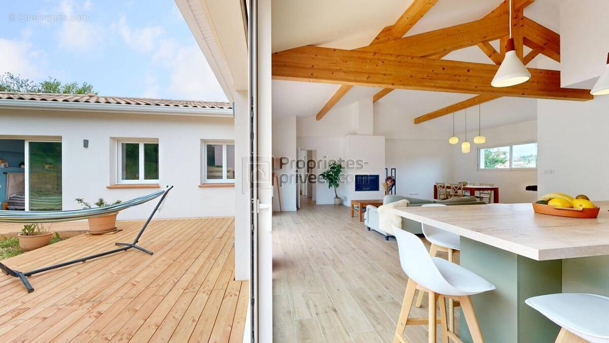 Maison à LACROIX-FALGARDE