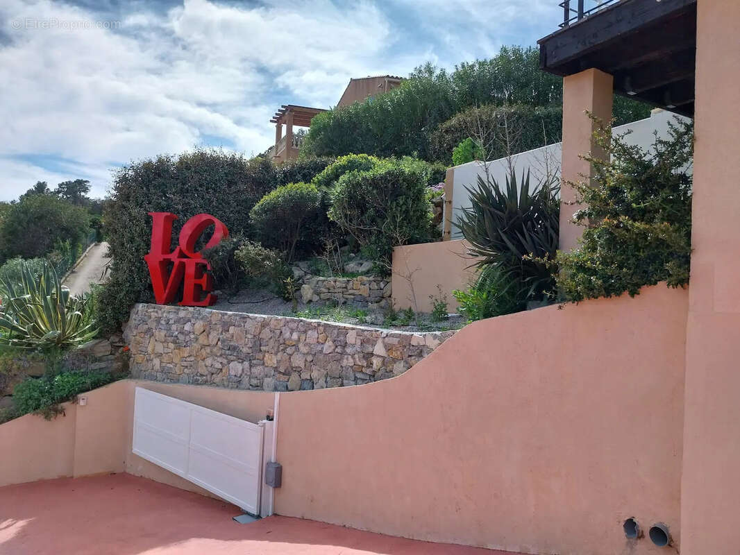 Maison à ROQUEBRUNE-SUR-ARGENS