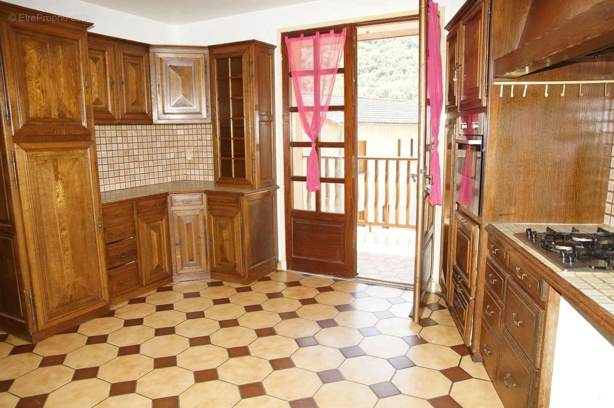 Maison à MOLOMPIZE