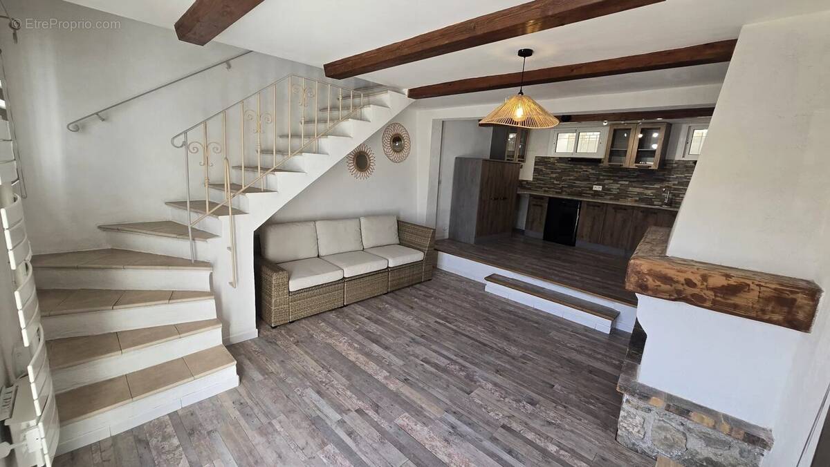 Maison à SOLLIES-TOUCAS