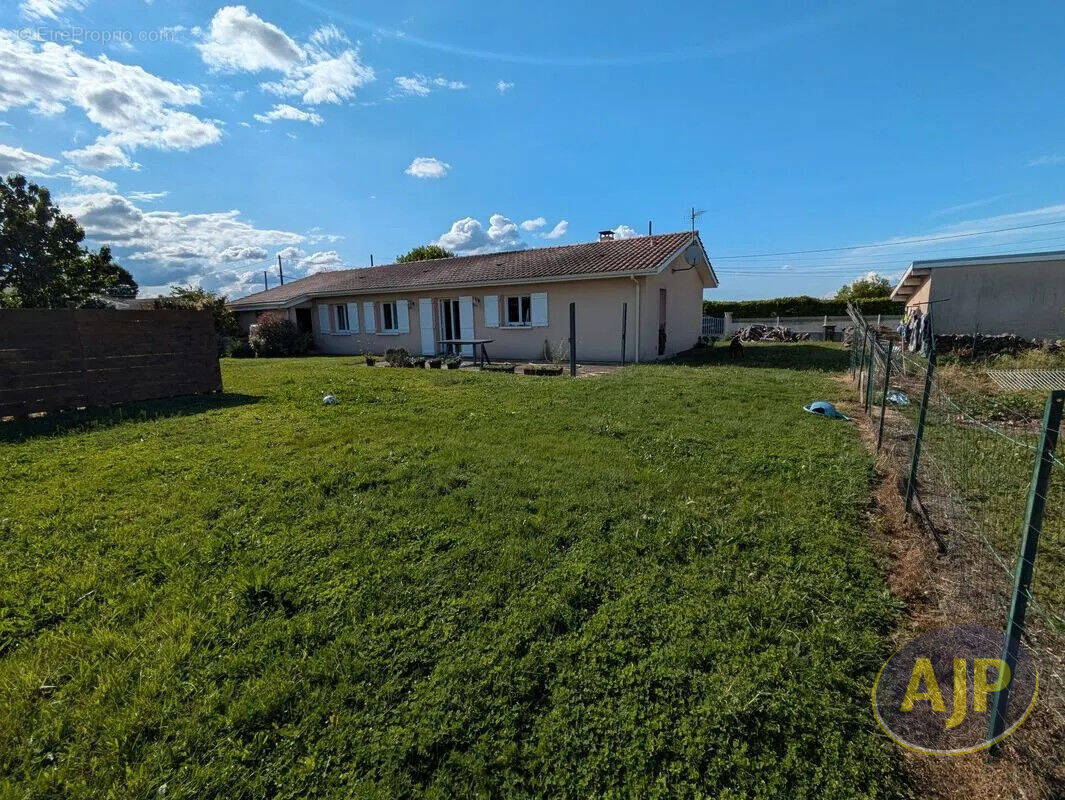 Maison à CUSSAC-FORT-MEDOC