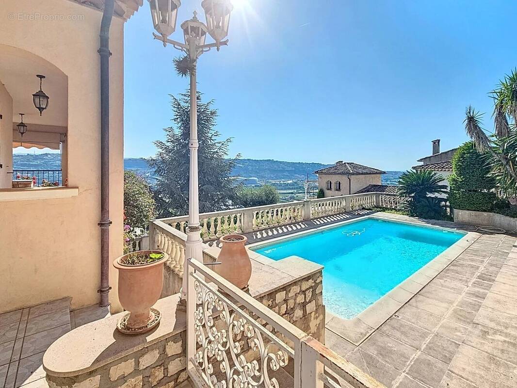 Maison à SAINT-LAURENT-DU-VAR