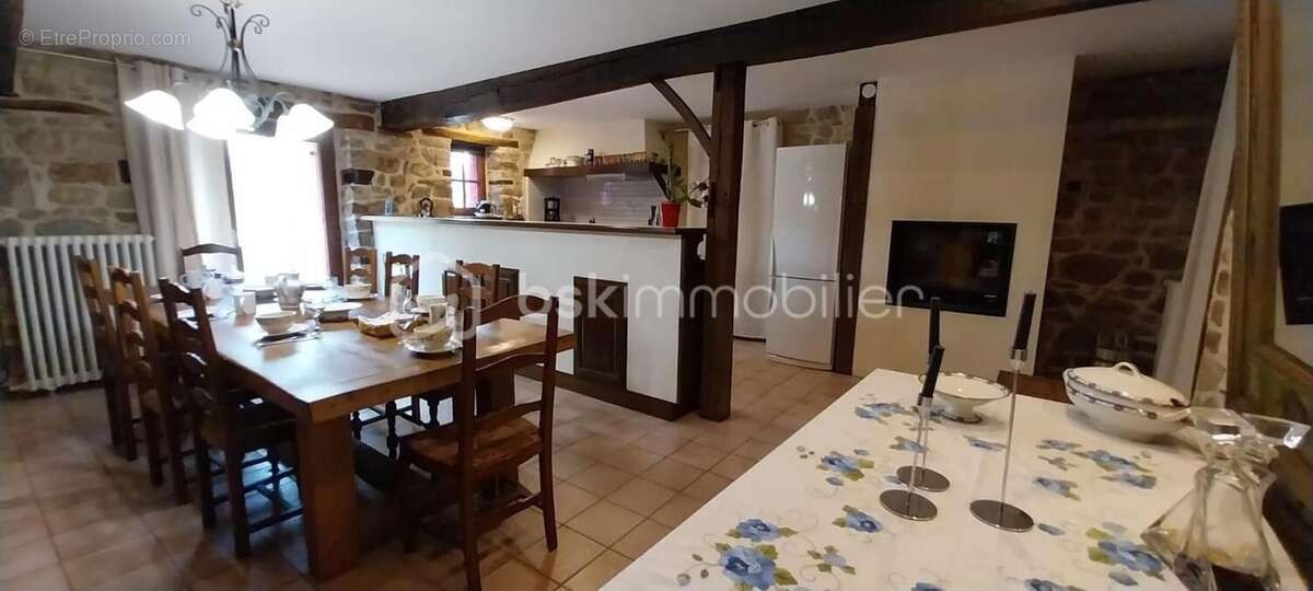 Maison à COMBOURTILLE