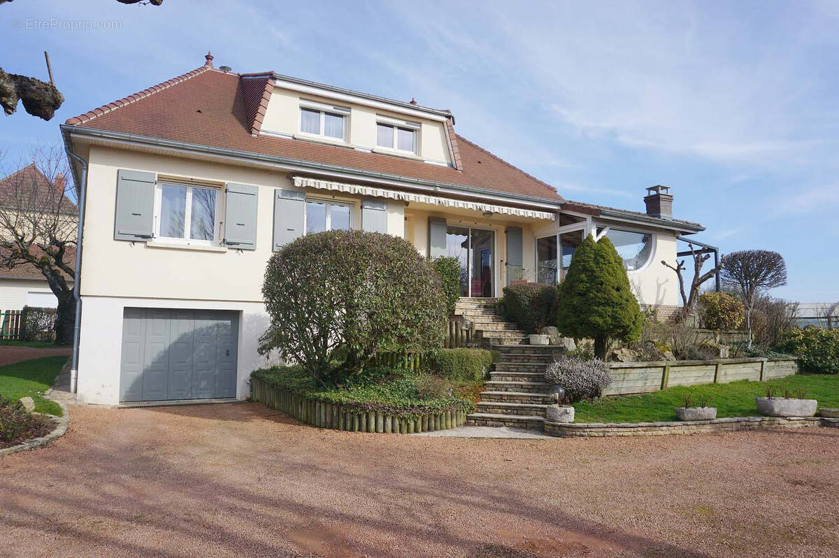 Maison à LA CLAYETTE