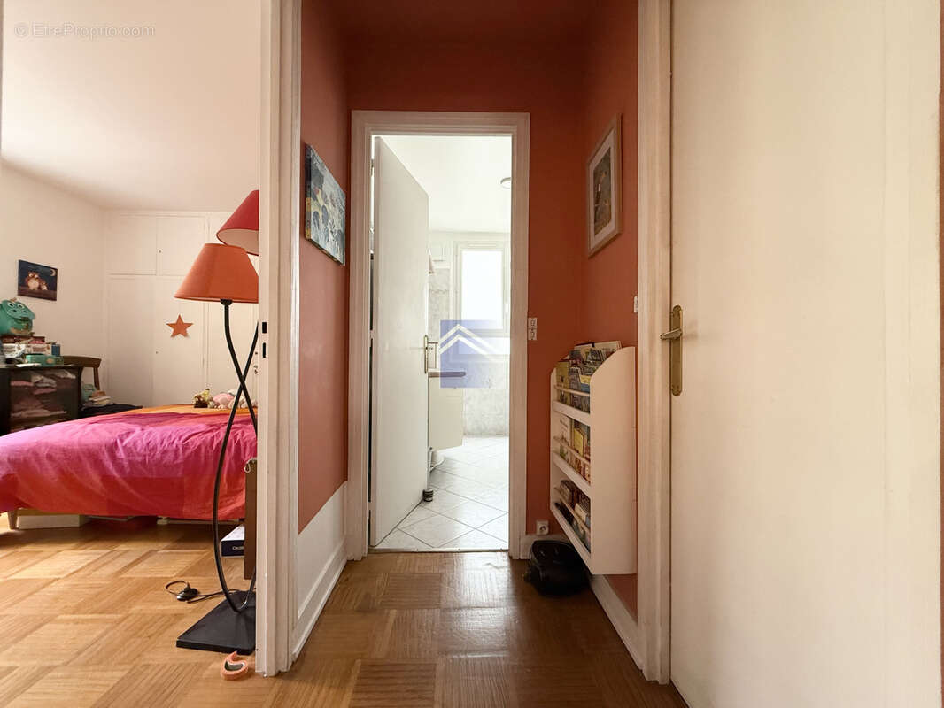Appartement à COURBEVOIE