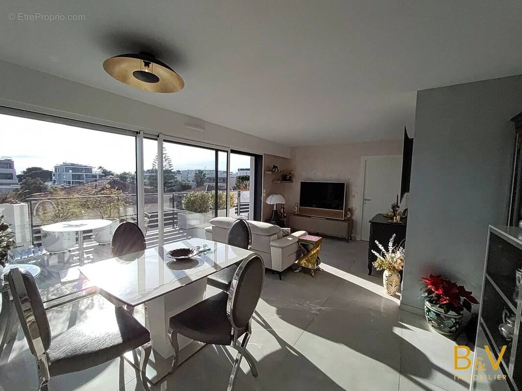 Appartement à SAINT-LAURENT-DU-VAR
