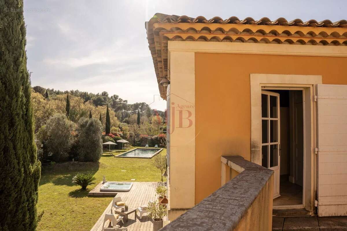 Maison à MAS-BLANC-DES-ALPILLES