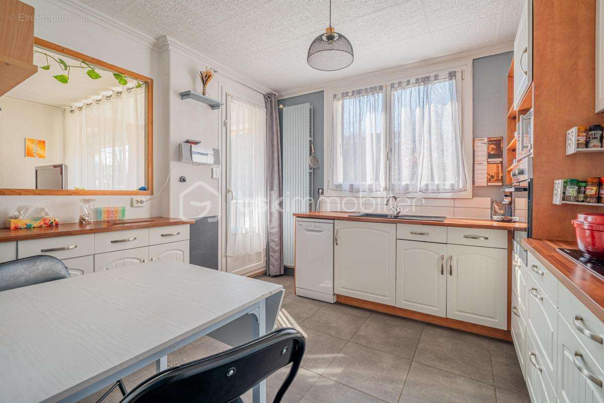 Appartement à LE PONT-DE-CLAIX