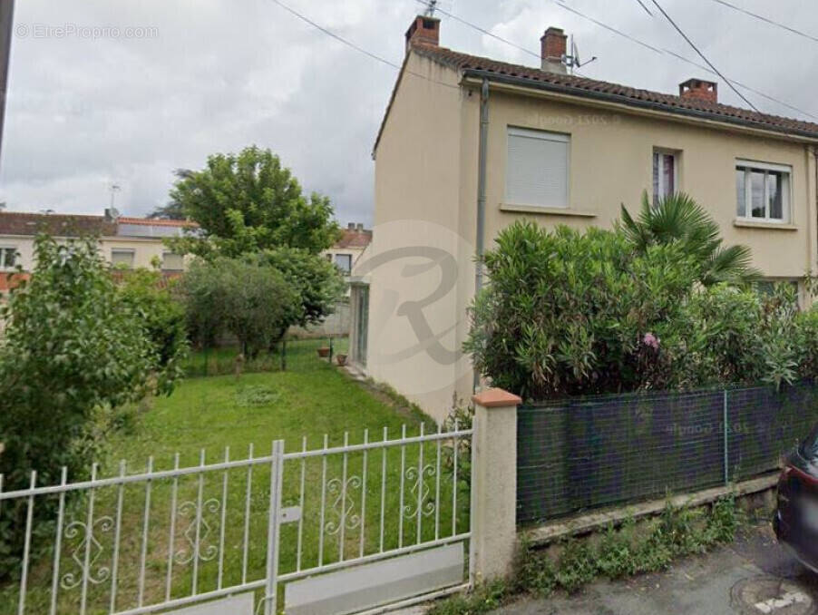 Maison à SAINT-JUERY