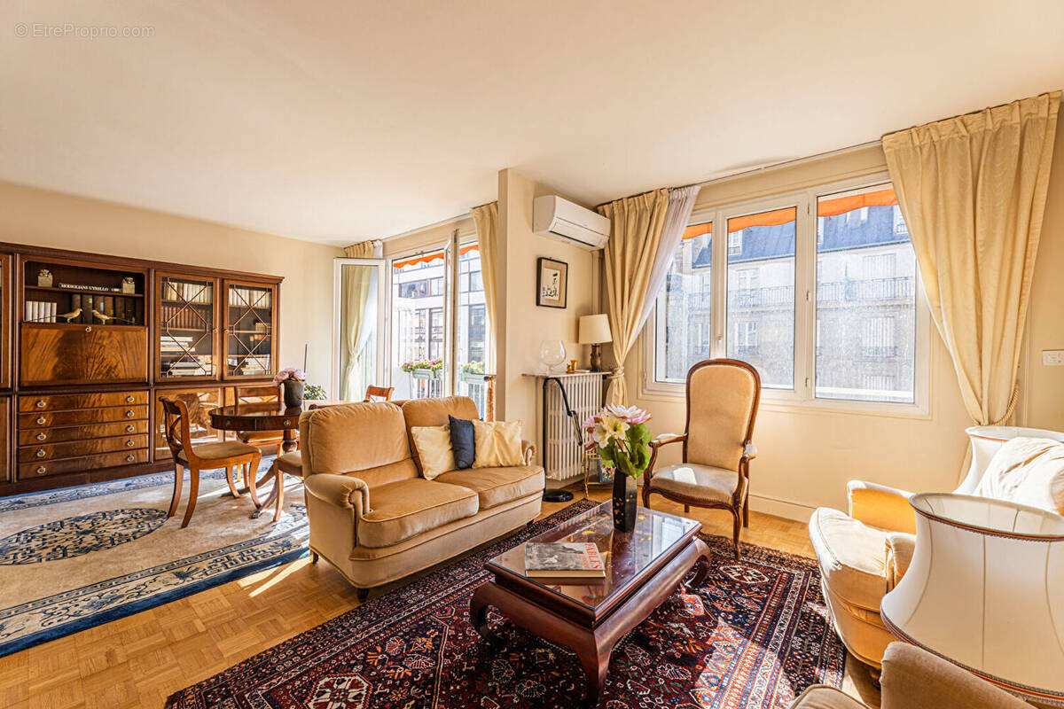 Appartement à PARIS-15E