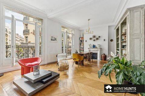 Appartement à PARIS-1E