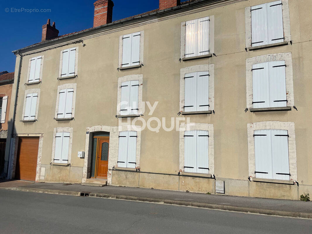 Maison à AY