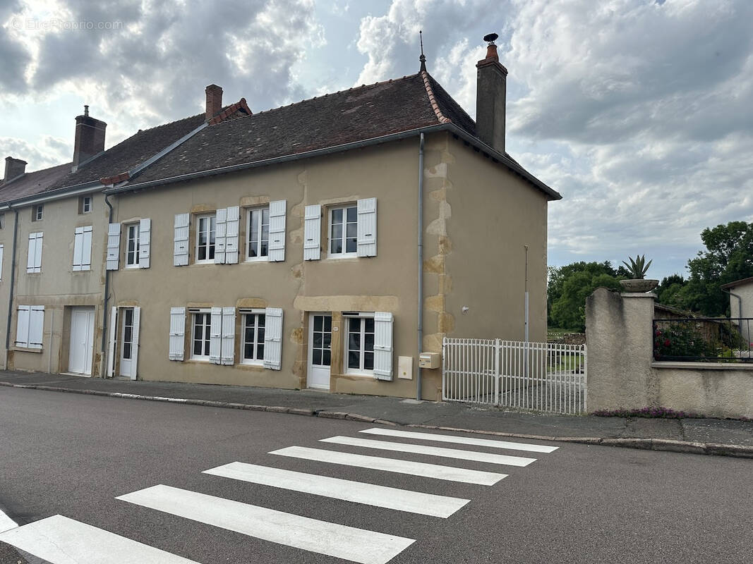 Maison à SEMUR-EN-BRIONNAIS