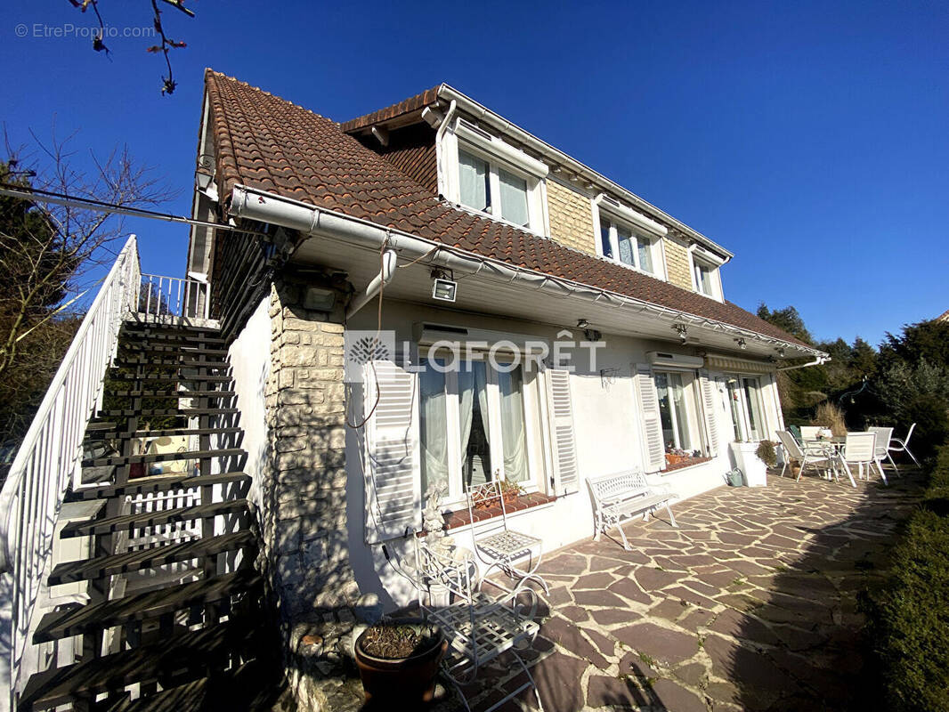 Maison à MEZY-SUR-SEINE