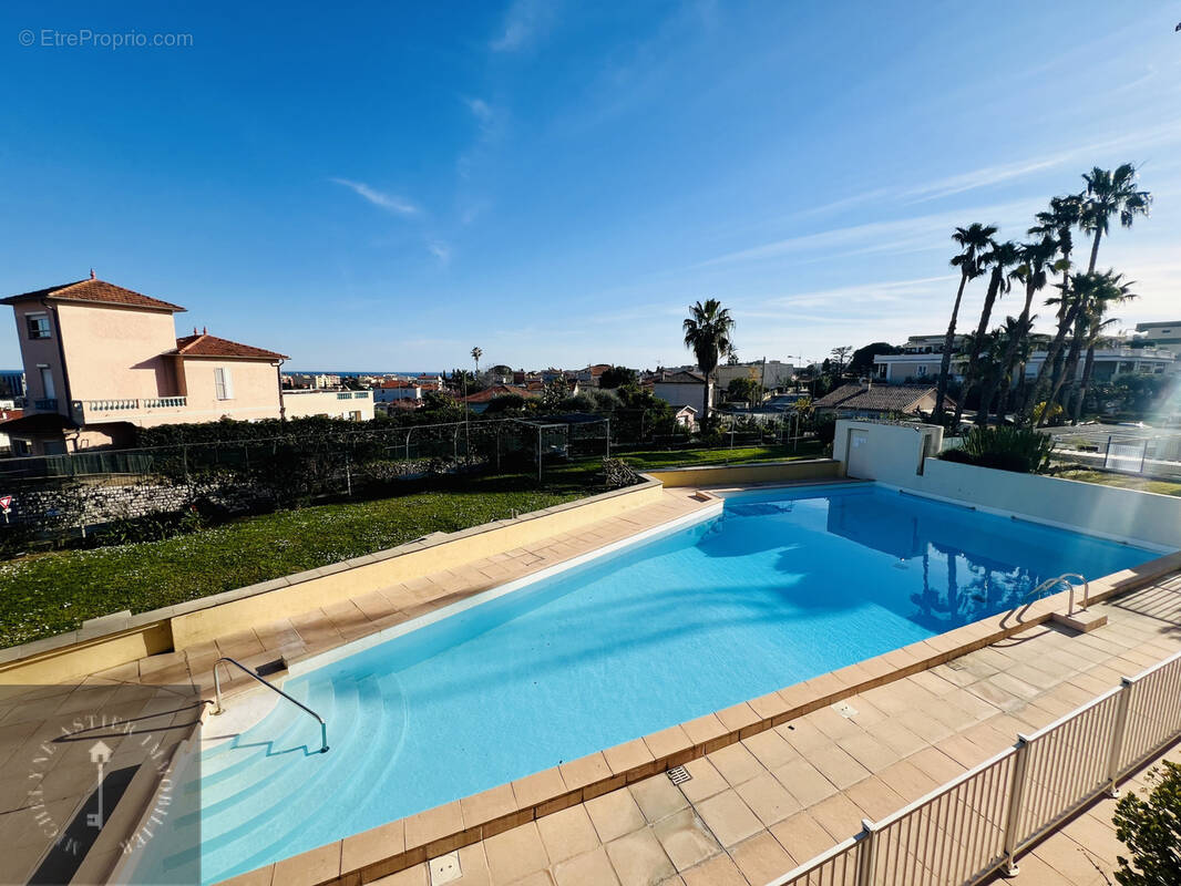 Appartement à SAINT-LAURENT-DU-VAR