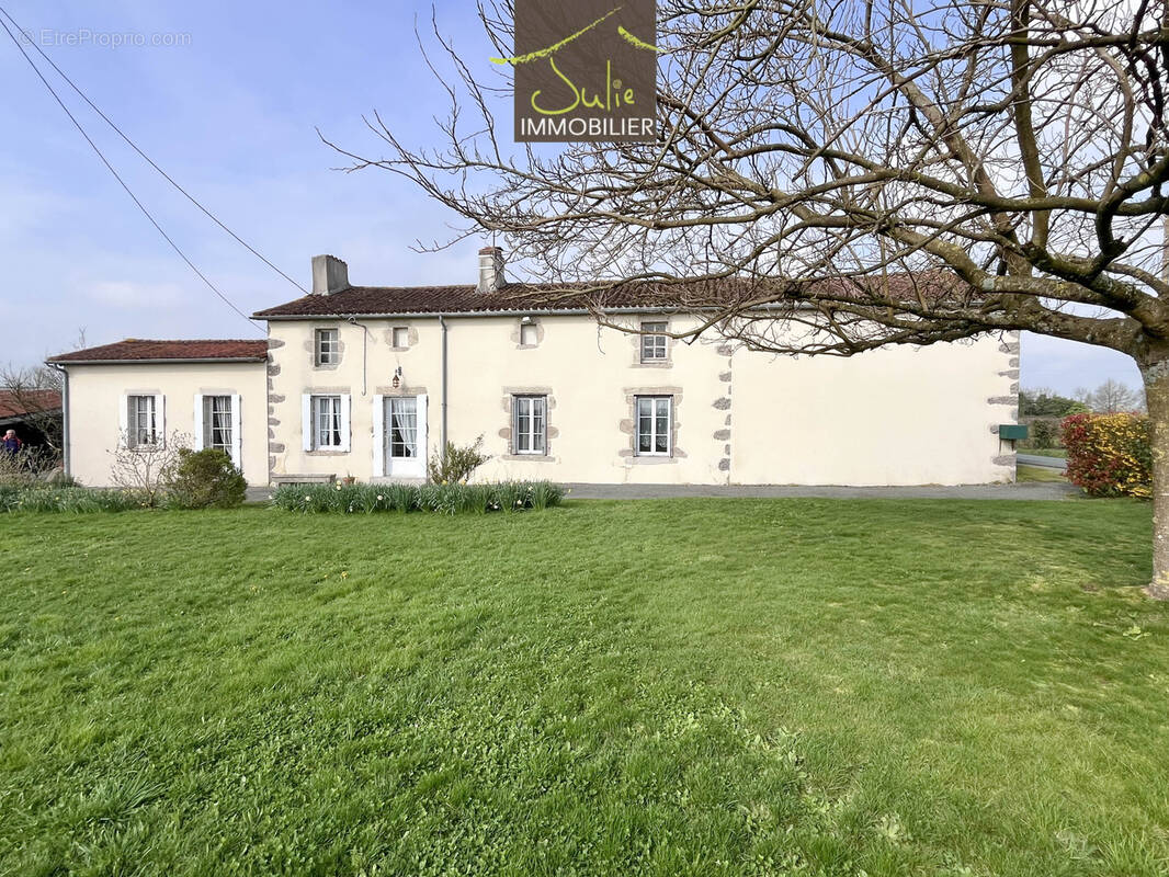 Maison à LA CHAPELLE-SAINT-LAURENT