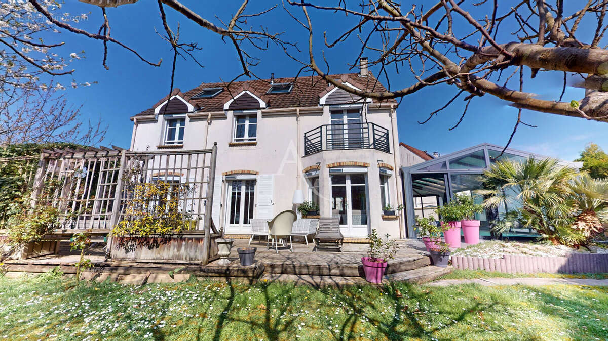 Maison à LA QUEUE-EN-BRIE