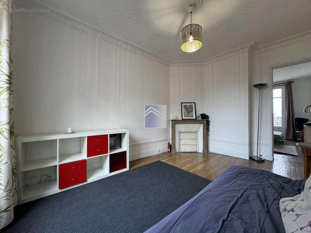 Appartement à COURBEVOIE