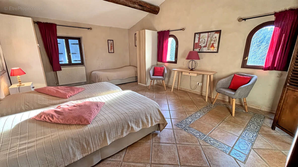 Maison à MIRMANDE